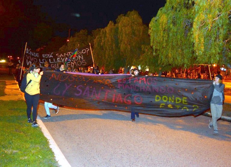 En San Antonio Oeste marcharon para pedir por la aparición con vida de Santiago Maldonado