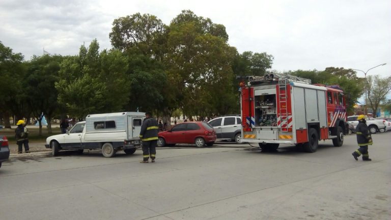 Vehículo con principio de incendio en el centro sanantoniense