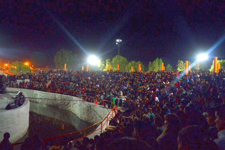 Con un anfiteatro colmado de espectadores, pasó la primera noche de la Fiesta Provincial de la Marea