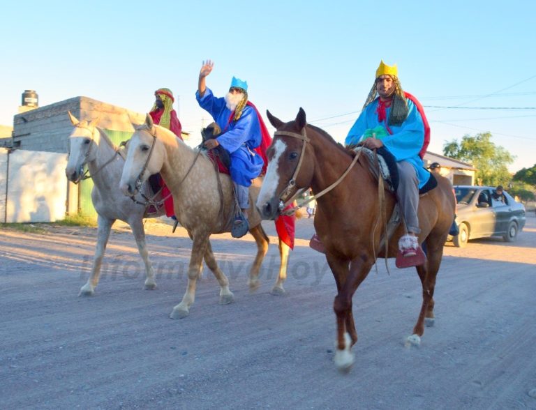 Los Reyes Magos repartieron alegría por diferentes barrios de San Antonio Oeste