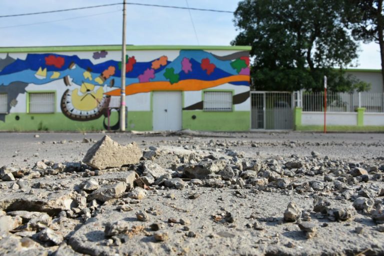 Municipio advierte por rotura de asfalto en calle San Martín