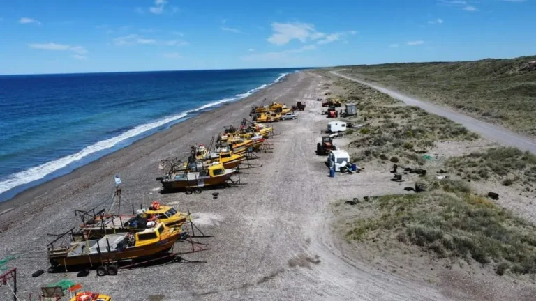 Investigan el hundimiento de una lancha artesanal en San Antonio Oeste y refuerzan controles de navegación