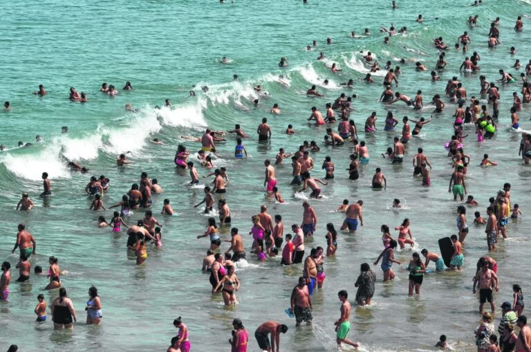 El recambio turístico dejó una ocupación moderada en Las Grutas, con buen movimiento los fines de semana El recambio turístico dejó una ocupación moderada en Las Grutas, con buen movimiento los fines de semana