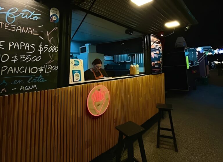 Las Grutas: un nuevo polo gastronómico con música y premios crece a una cuadra de la petonal Las Grutas: un nuevo polo gastronómico con música y premios crece a una cuadra de la petonal