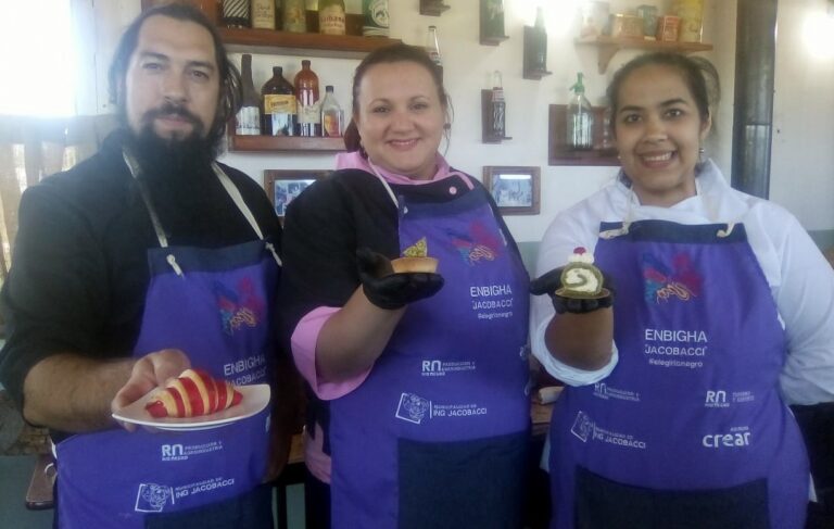 Arrancó ENBHIGA Jacobacci y pastaleros sanatonienses deleitan con sus productos