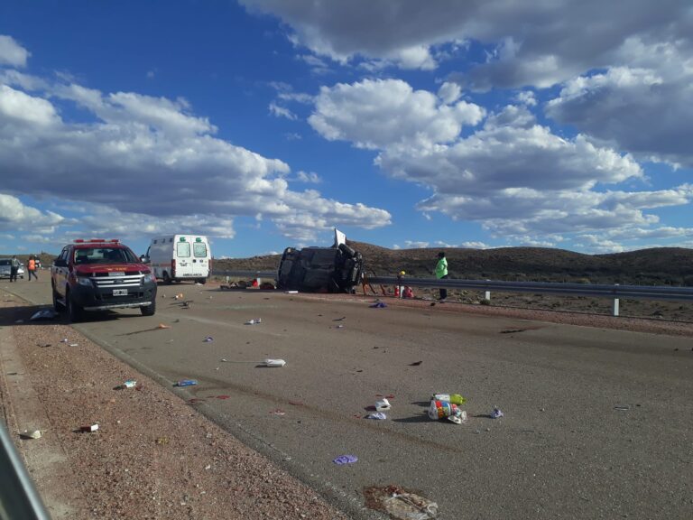 Se dirigían a Las Grutas y volcaron, una mujer falleció