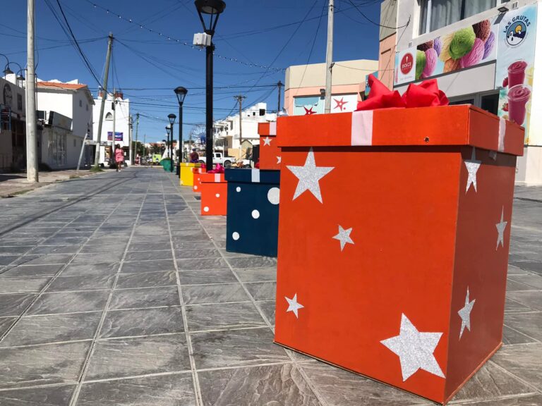 SAO y Las Grutas ornamentadas para recibir Navidad y Año Nuevo. Inauguraron las corpóreas en el Puerto.