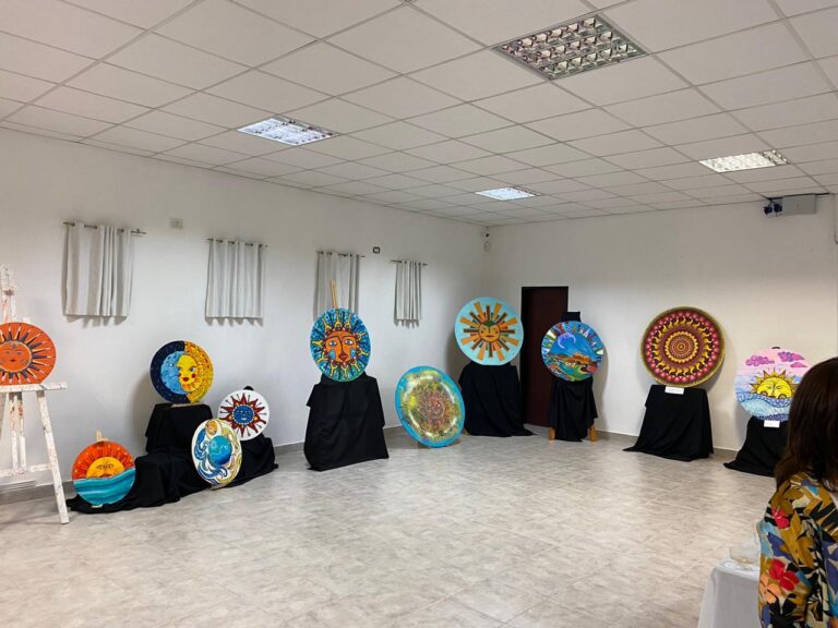 Inicio de Temporada en Las Grutas con tres exposiciones artísticas declaradas de interés