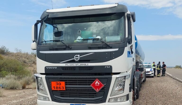 Colisión leve entre camiones en la Ruta 2 cerca de San Antonio Oeste Colisión leve entre camiones en la Ruta 2 cerca de San Antonio Oeste
