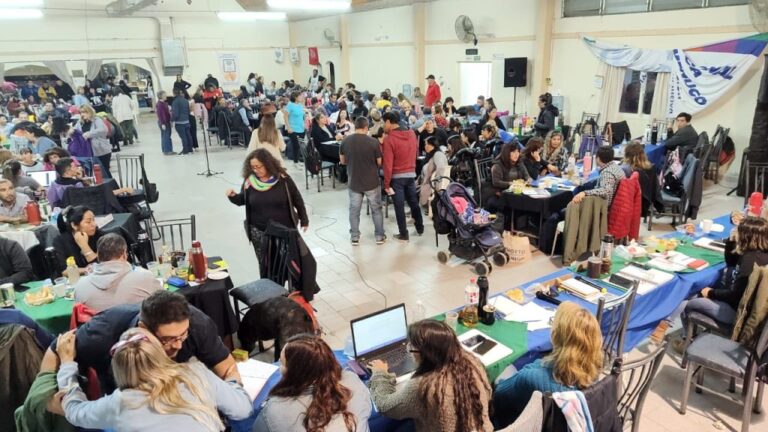 UnTER rechazó la propuesta salarial del Gobierno y convocó a Congreso para definir medidas UnTER rechazó la propuesta salarial del Gobierno y convocó a Congreso para definir medidas