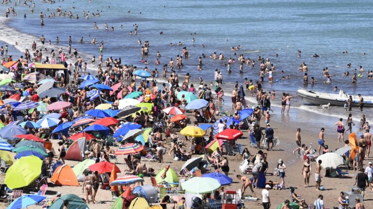 Carnaval revitalizó la temporada en Las Grutas, pero el sector advierte sobre una marcada irregularidad Carnaval revitalizó la temporada en Las Grutas, pero el sector advierte sobre una marcada irregularidad