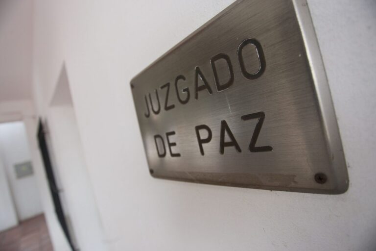 Ni la tienda, ni la tarjeta se hicieron cargo: una clienta de SAO le ganó el juicio