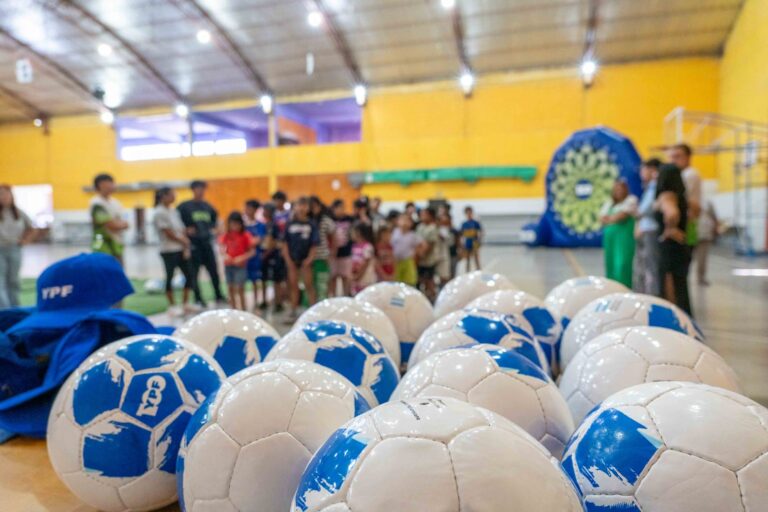 YPF acompaña las colonias municipales de verano en Sierra Grande, Valcheta y San Antonio Oeste YPF acompaña las colonias municipales de verano en Sierra Grande, Valcheta y San Antonio Oeste