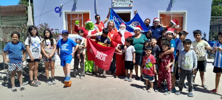 Papá Noel llevó alegría y donaciones al merendero del barrio El Progreso en San Antonio Oeste Papá Noel llevó alegría y donaciones al merendero del barrio El Progreso en San Antonio Oeste