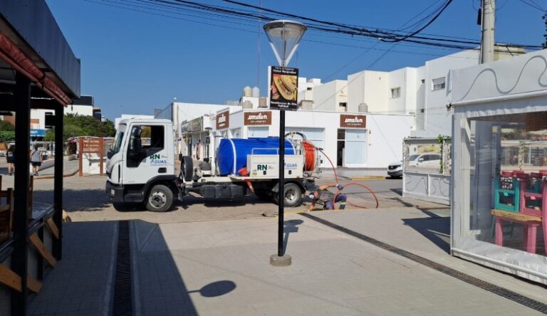 Las Grutas: Aguas Rionegrinas colabora con Municipio local en tareas Las Grutas: Aguas Rionegrinas colabora con Municipio local en tareas