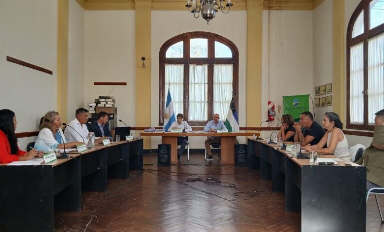 El Concejo Deliberante sesiona con cambios políticos y el debate por la pavimentación de calles El Concejo Deliberante sesiona con cambios políticos y el debate por la pavimentación de calles