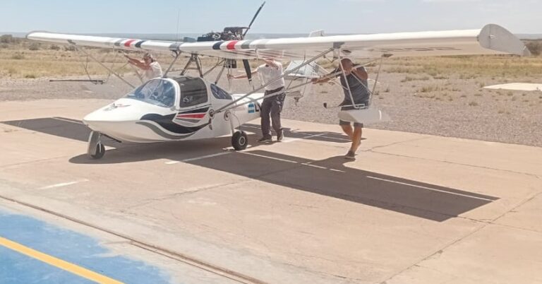 Volar el país como proyecto de vida: la travesía del “Defiant” llegó a San Antonio Oeste Volar el país como proyecto de vida: la travesía del “Defiant” llegó a San Antonio Oeste