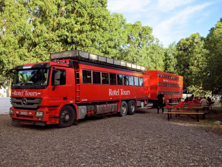 Una extravagancia: pasó un Rotel Tour por Las Grutas Una extravagancia: pasó un Rotel Tour por Las Grutas