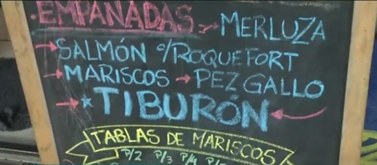 Puestos gastronómicos en la costanera de San Antonio: “El Tiburón” como parada obligada Puestos gastronómicos en la costanera de San Antonio: “El Tiburón” como parada obligada