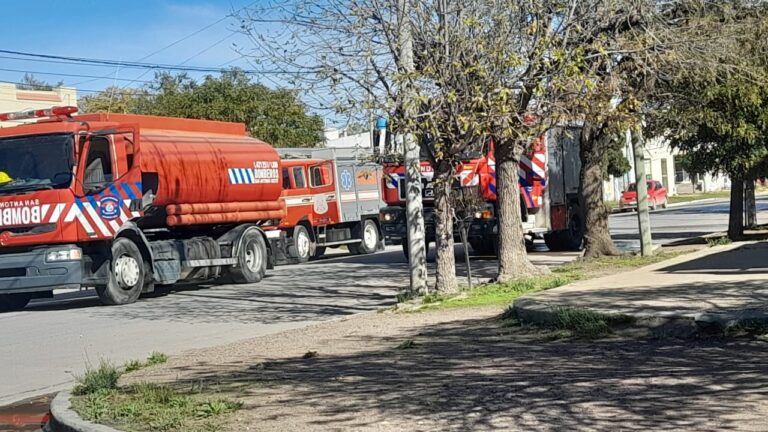 Incendio en vivienda céntrica en San Antonio Oeste controlado por Bomberos