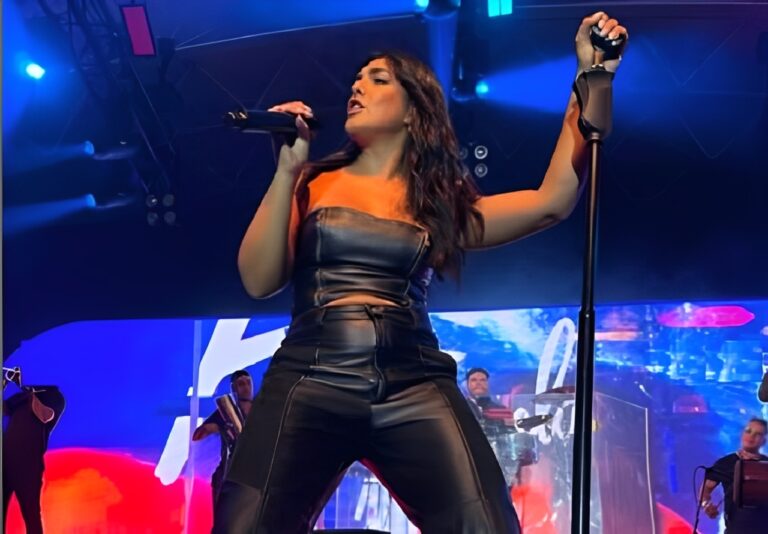 Ángela Leiva deslumbra en la Fiesta Nacional del Golfo Azul