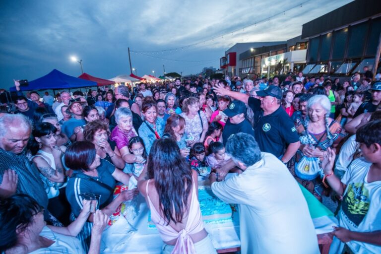 Las Grutas celebró su 66° aniversario y se prepara para vivir tres días de fiesta en Carnaval Las Grutas celebró su 66° aniversario y se prepara para vivir tres días de fiesta en Carnaval