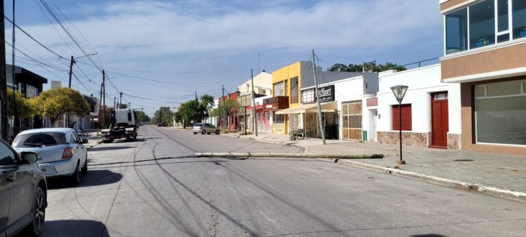 Intervención de Bomberos en el Parque Industrial y prevención por postes caídos en San Antonio Oeste Intervención de Bomberos en el Parque Industrial y prevención por postes caídos en San Antonio Oeste