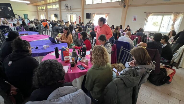 UnTER declaró insuficiente la oferta salarial y exigió una urgente convocatoria a paritaria UnTER declaró insuficiente la oferta salarial y exigió una urgente convocatoria a paritaria