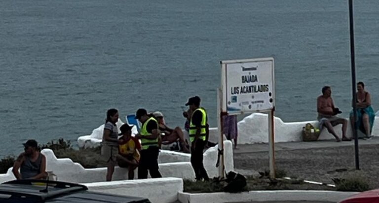 Las Grutas: un perro mordió a un niño en la playa de Los Acantilados Las Grutas: un perro mordió a un niño en la playa de Los Acantilados