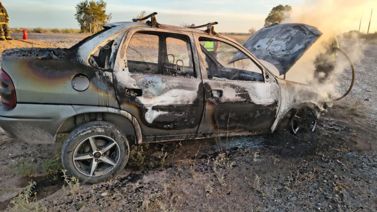 Dos menores demorados por el robo e incendio de un auto en Las Grutas Dos menores demorados por el robo e incendio de un auto en Las Grutas