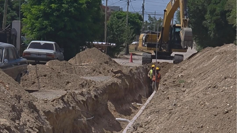 Weretilneck recorrió obra que mejorará el saneamiento urbano en SAO Weretilneck recorrió obra que mejorará el saneamiento urbano en SAO