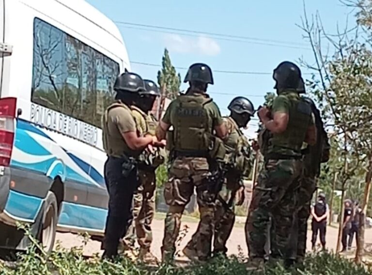 Valcheta: un hombre se disparó con un arma cuando fueron a buscarlo para detenerlo Valcheta: un hombre se disparó con un arma cuando fueron a buscarlo para detenerlo