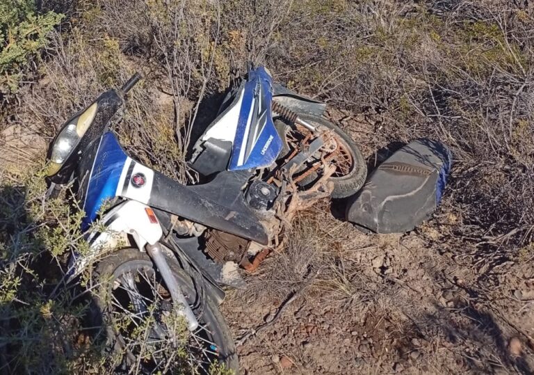 Vecino alertó sobre un bulto sospechoso y terminó siendo una moto robada Vecino alertó sobre un bulto sospechoso y terminó siendo una moto robada