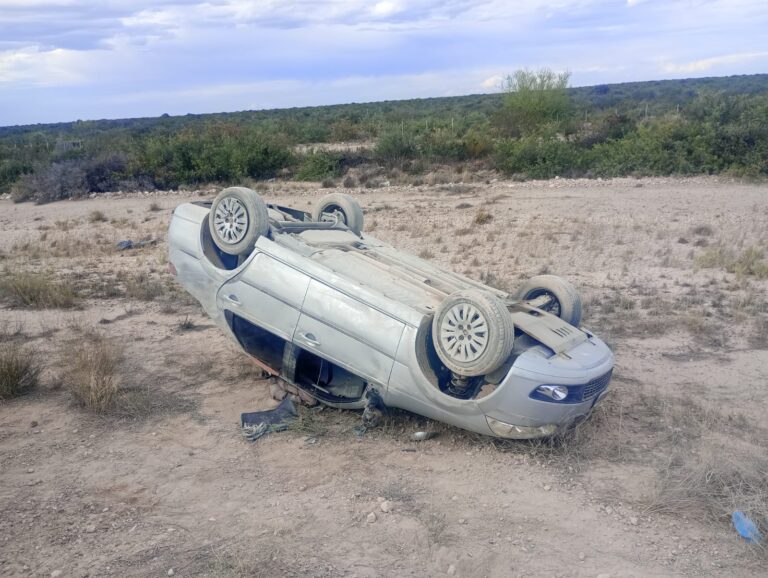 SAO: una familia volcó con su vehículo en la Ruta Provincial Nº 2 y resultó ilesa SAO: una familia volcó con su vehículo en la Ruta Provincial Nº 2 y resultó ilesa