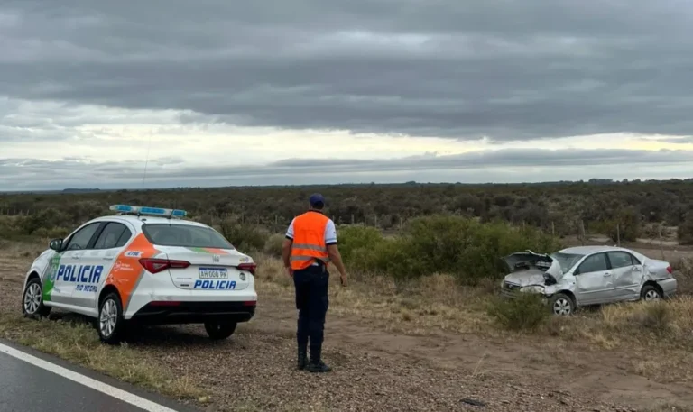 Se dirigía a Las Grutas: despiste y vuelco en la Ruta 250